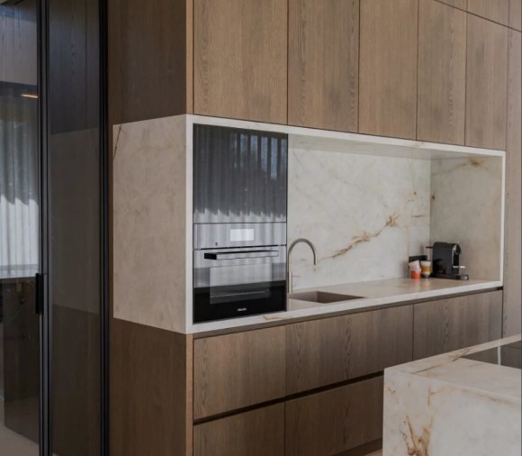 Warm elegance kitchen